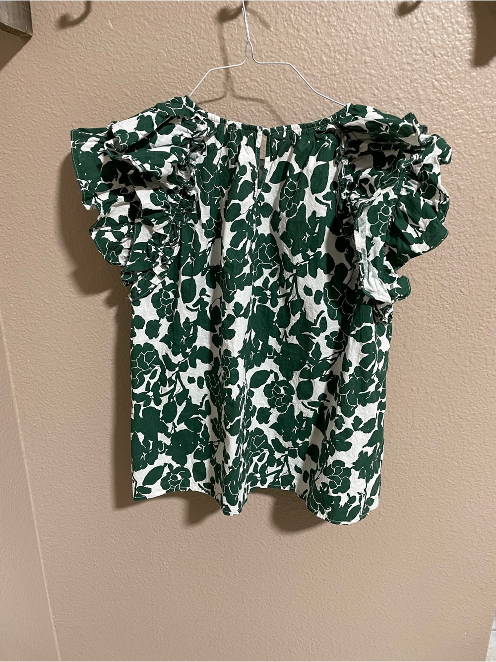 THML Women’s Green and White Floral Ruffle Sleeve Top - Picture 2 of 6
